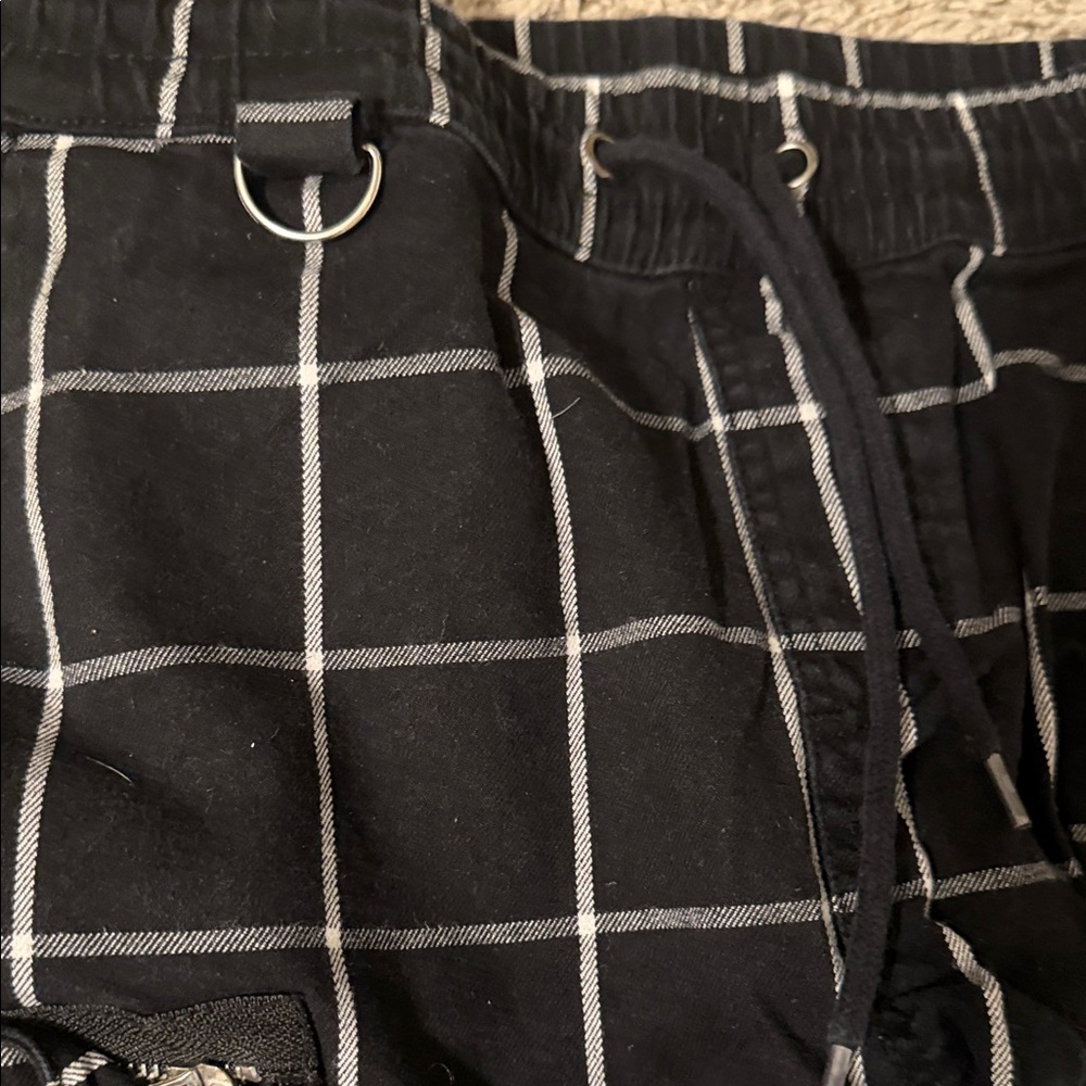 Hot Topic Black and White Grid Cargo Pants - Picture 6 of 8
